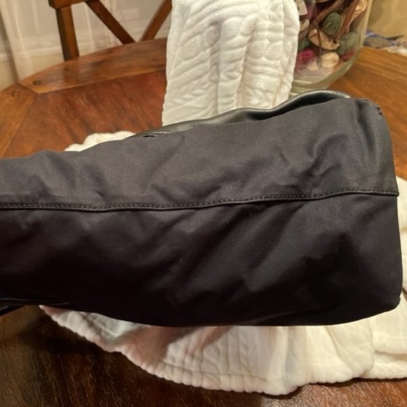 GUCCI AUTHENTIC NYLON AND LEATHER TOTE WITH TOP EXTENDER - Picture 4 of 14